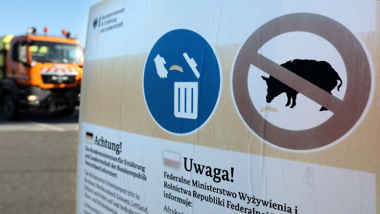 Warnhinweise an der A19 nahe der deutsch-polnischen Grenze.
