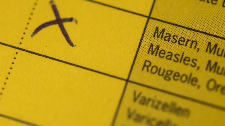 Gegen viele Kinderkrankheiten kann man sich impfen lassen. Das ist auch im Erwachsenenalter noch sinnvoll.