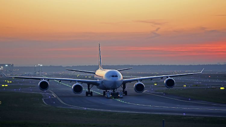 Wer seinen Anschlussflug wegen Verspätung verpasst, kann auf Entschädigung klagen.