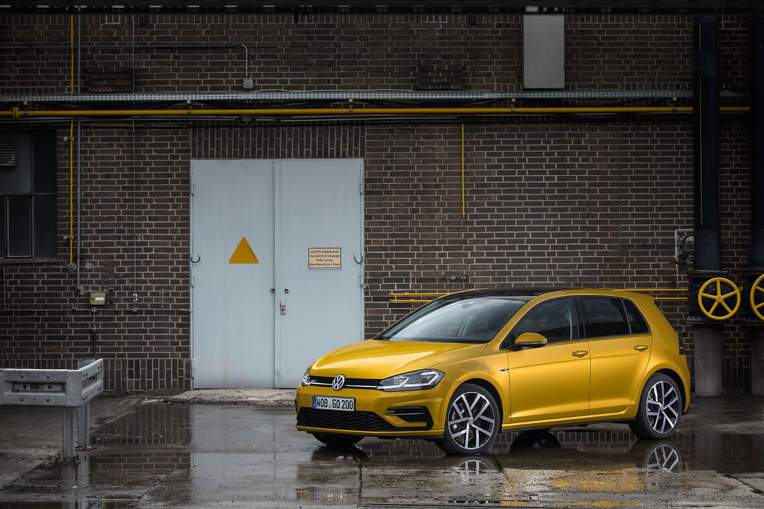 Der VW Golf war im vergangenen Jahr laut Statistik des Kraftfahrt-Bundesamtes (KBA) erneut ...