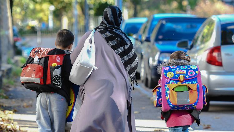 Bis zu 60.000 Menschen könnten nach Deutschland nachreisen, sollte der Stopp beim Familiennachzug im März enden.