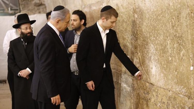 Ministerpräsident Benjamin Netanjahu und sein Sohn Jair bei einem Besuch der Altstadt von Jerusalem im Jahr 2015.