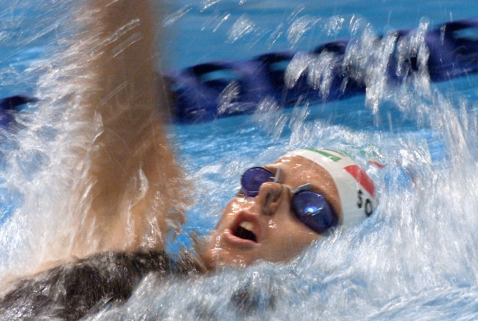 Im Jahr 2000 erschwimmt sie sich die Goldmedaille über 200 Meter Rücken beim "Marenostrum"-Wettkampf in Monaco. Dort lernt sie Albert ll. kennen - den Präsidenten der internationalen Veranstaltung und späteren Fürsten von Monaco.