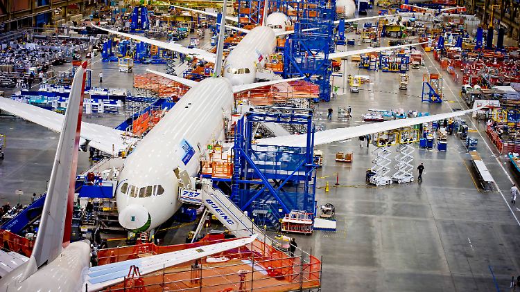 Die Fertigung des Dreamliners läuft in der Boeing-Werft in Everett bei Seattle auf Hochtouren.