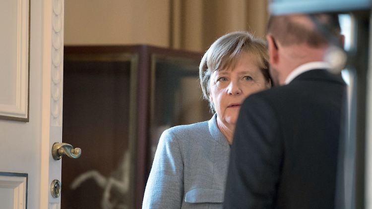 Kanzlerin Angela Merkel und SPD-Chef Martin Schulz wollen im Laufe des Tages Zwischenbilanz der Sondierungen ziehen.