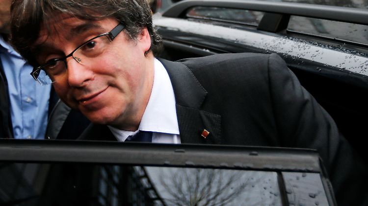 Puigdemont kann wieder lächeln - vielleicht wird er sogar wieder Regionalpräsident.