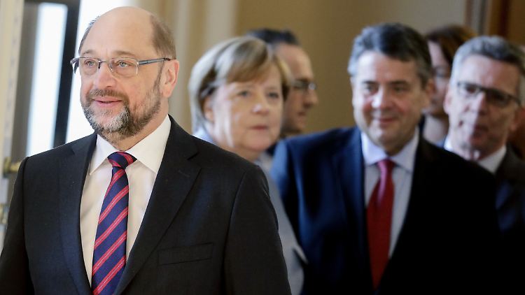 Nochmal vier Jahre Große Koalition? SPD-Chef Schulz sondiert in dieser Woche mit den Unionsparteien. Ob es ein neues Bündnis gibt, entscheiden aber die SPD-Mitglieder.