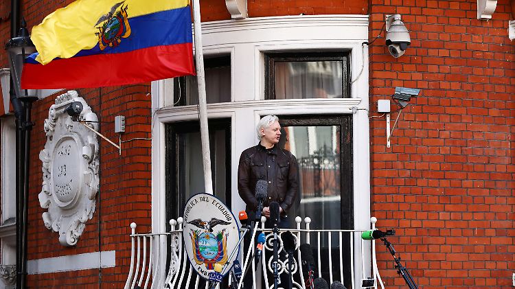 Seit Jahren praktisch eingesperrt: Julian Assange, hier bei einem Auftritt vor der Presse im vergangenen Mai.