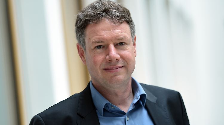 Der WWF-Vorstand Christoph Heinrich fordert, dass Landwirte etwa für den Schutz von Mooren bezahlt werden.