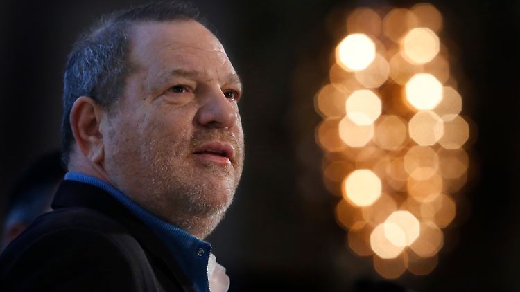 Job los, Ehe kaputt - Harvey Weinstein ist tief gefallen.