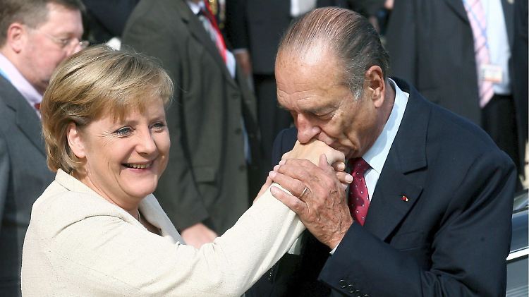 Ob eine Geste oder ein Kompliment: Sie können vorab Gespräche positiv beeinflussen - wie bei Angela Merkel und Jacques Chirac.