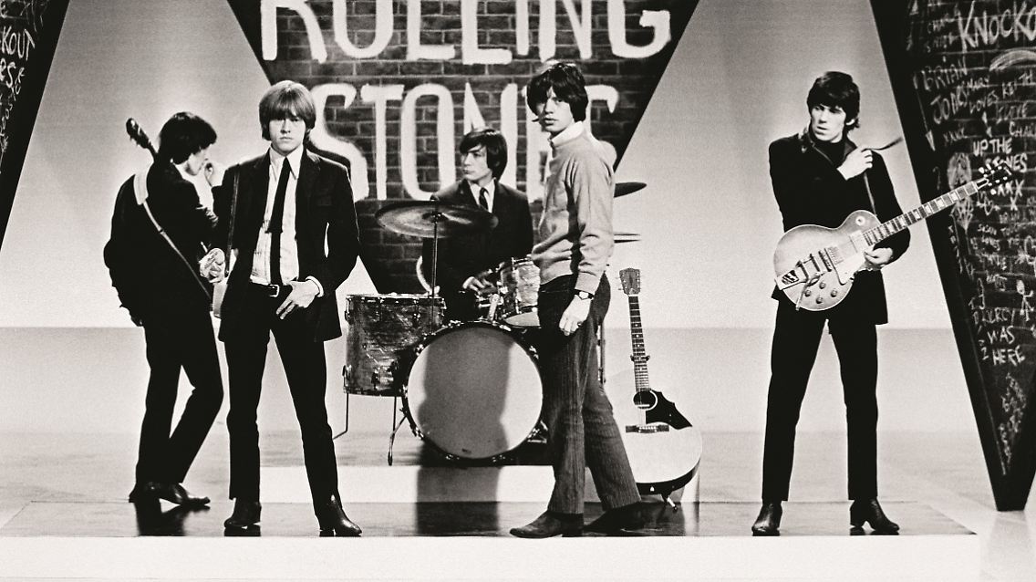 BREAKING STONES P88-89 -® Iconic Images-Terry O'Neill.jpg