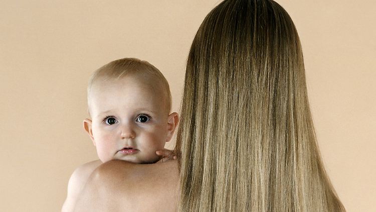 Ganz unbewusst werden Kinder öfter auf der linken Seite gehalten.