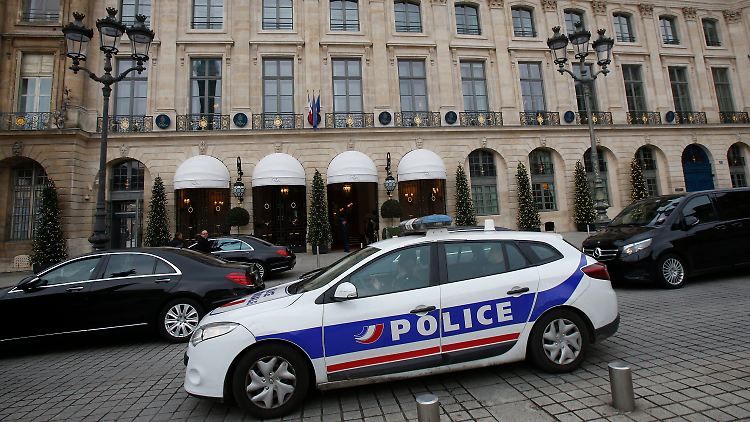 Durch den Hintereingang des Ritz dringen die Täter in den Hotelpalast ein.