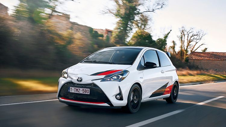 Mit 231 km/h in der Spitze kann man mit dem Toyota Yaris auf der Autobahn die dicken Dinger ärgern.