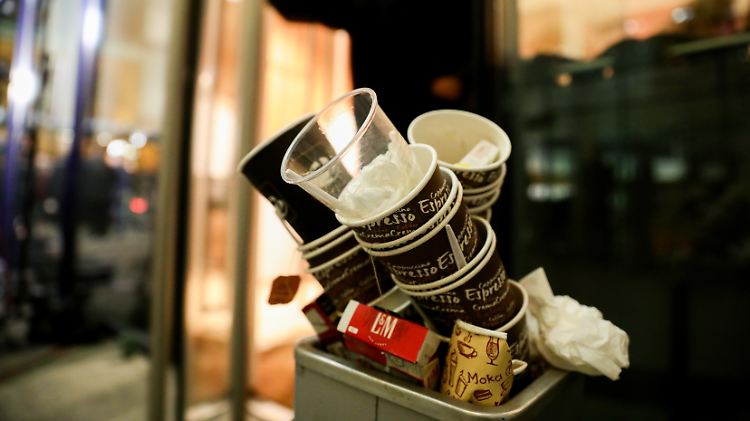 Die Nächte bei den Sondierungen sind lang. Kaffee hilft da leider auch nur noch begrenzt.