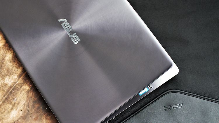 Das Zenbook 13 ist ein Luxus-Ultrabook: schlank, leicht und edel. 