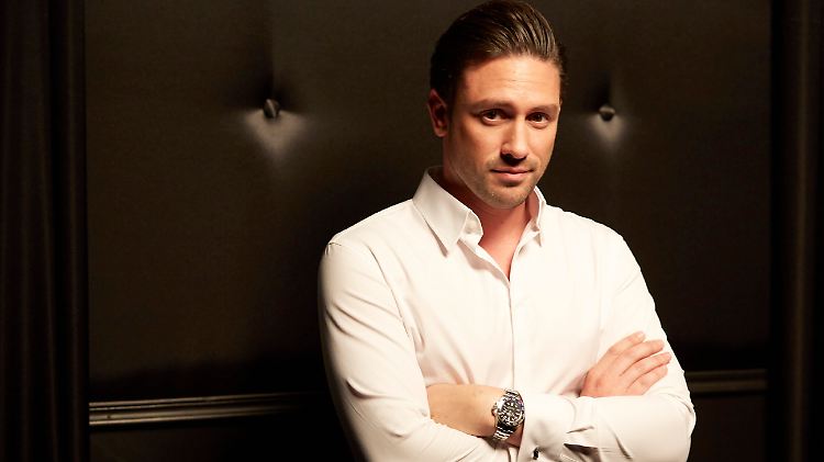 Der neue Bachelor, Daniel Völz, lässt nix anbrennen. Schon gar keine heißen Ladies.