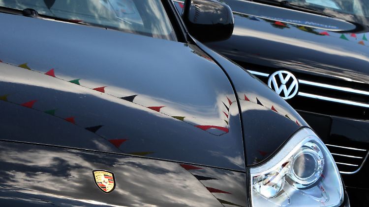 Der VW Touareg und Porsche Cayenne gehören zu den Modellen, die der Hersteller nun in Kanada zurücknimmt.