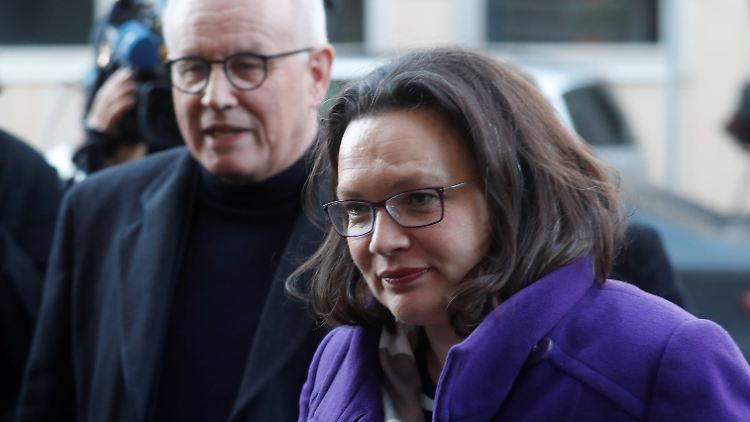 Nahles fordert von den Kritikern innerhalb der SPD, Alternativen zu einem Ja zu benennen.