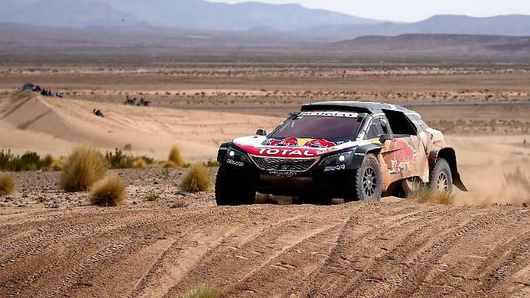 Carlos Sainz während der 8. Etappe, am Dienstag startet die 10. Etappe, das 9. Teilstück der Rallye Dakar wurde abgesagt.