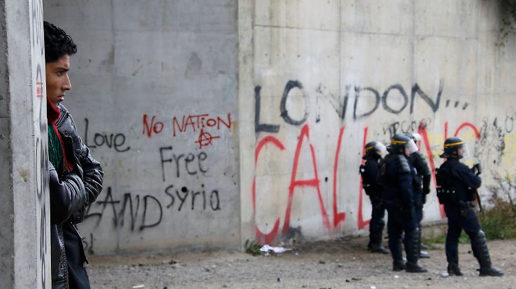 "London Calling" ist im Oktober 2016 in Calais an eine Wand gesprüht, wo sich der "Dschungel" befand.