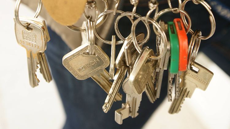 Wer einen Schlüsseldienst beauftragt, sollte überhöhte Rechnungen nicht klaglos hinnehmen.