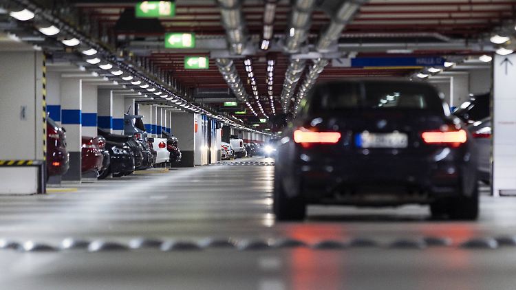 Haben sich Interessenten einen Anbieter ausgewählt, folgt ein genauer Blick in die Bedingungen, auf Tankregelung, Parkbestimmungen, Tarife und Versicherungsschutz.