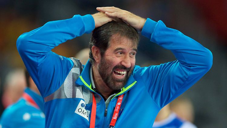 Sloweniens Coach Veselin Vujovic fühlt sich von den EM-Schiedsrichtern verschaukelt.