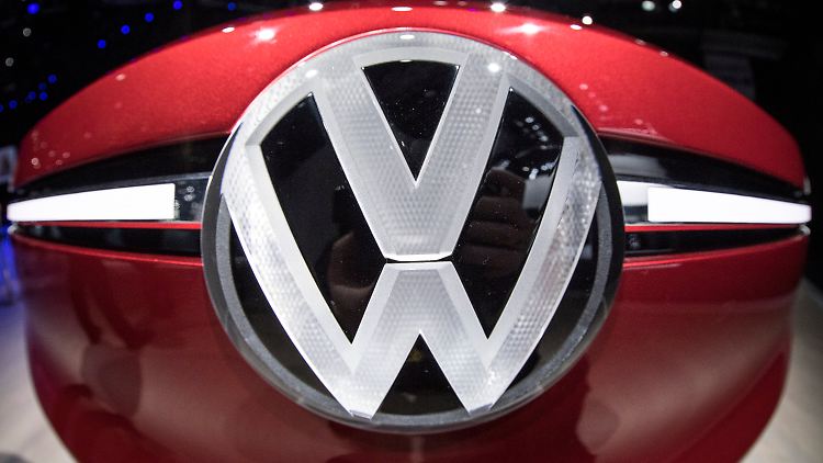 Stolzer Auftritt in Detroit: Das VW Logo an einem Volkswagen "IQ".