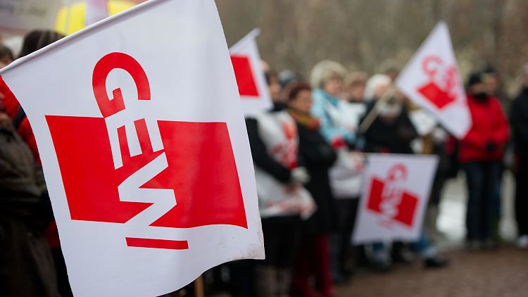 Die Lehrergewerkschaft GEW unterstützte die Forderung nach einem Streikrecht für Lehrer - in der Bevölkerung hat sie damit aber nur wenig Rückhalt. 