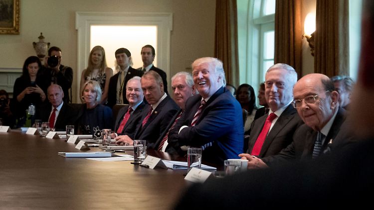 Recht freundlich: Vergangene Woche noch spielte Trump die Vermittlerrolle im Einwanderungsstreit zwischen republikanischen und demokratischen Senatoren. 