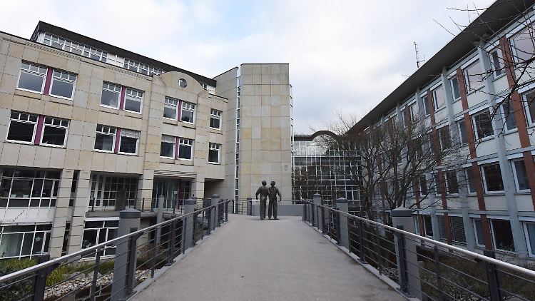 Landratsamt in Freiburg: Der Freiburger Fall löst Debatten um mögliche Defizite und Verantwortlichkeiten aus. 
