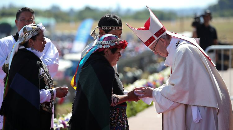 Papst Franziskus empfing in Temuco auch Vertreter von Mapuche-Gemeinden.