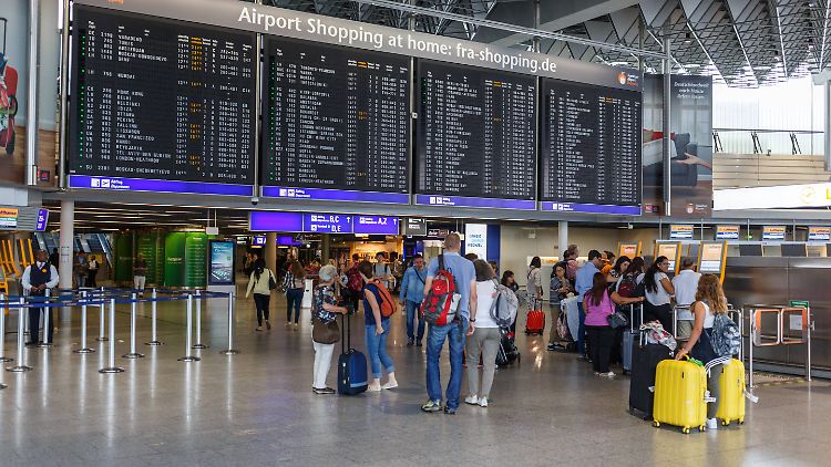 Immer mehr Menschen nutzen das Flugzeug.