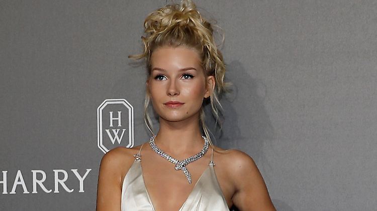 Lottie Moss zeigt sich gern mit wenig an.