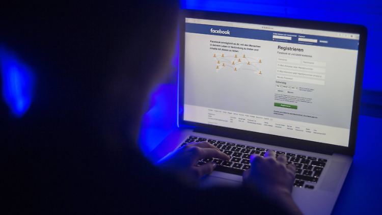 Auf Facebook entfielen rund die Hälfte aller Nutzerbeschwerden.