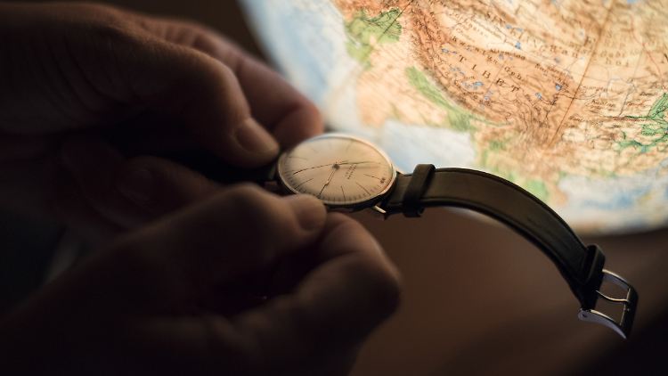 Der 180. Längengrad markiert die Datumsgrenze.
