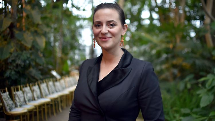 Im Gewächshaus: Lena Hoschek erfüllt sich ihre Träume, einen nach dem anderen.