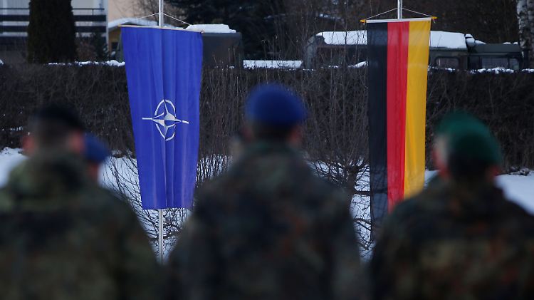 Die Nato-Vorgaben sind für Deutschland schwer zu erfüllen. Die gute Wirtschaftslage schmälert den Wehretat-Anteil beständig.