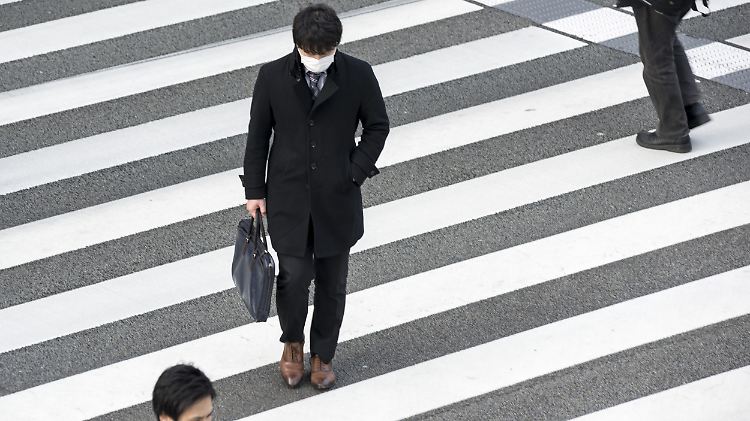 Um ein ausgeglicheneres Verhältnis zwischen Arbeit und Privatleben zu schaffen, empfiehlt die japanische Regierung Büroarbeitern, jeden letzten Freitag im Monat um 15.00 Uhr die Arbeit zu verlassen.