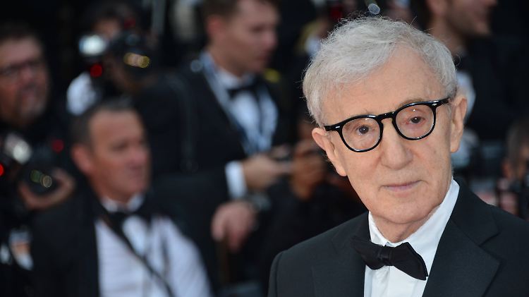 Hat Woody Allen seine Adoptivtochter sexuell missbraucht? Diese Frage spaltet die Farrow/Allen-Familie seit 1992.