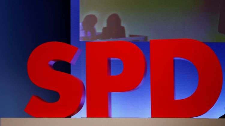 SPD-Chef Martin Schulz wirbt für eine Große Koalition - doch es gibt Widerstand.