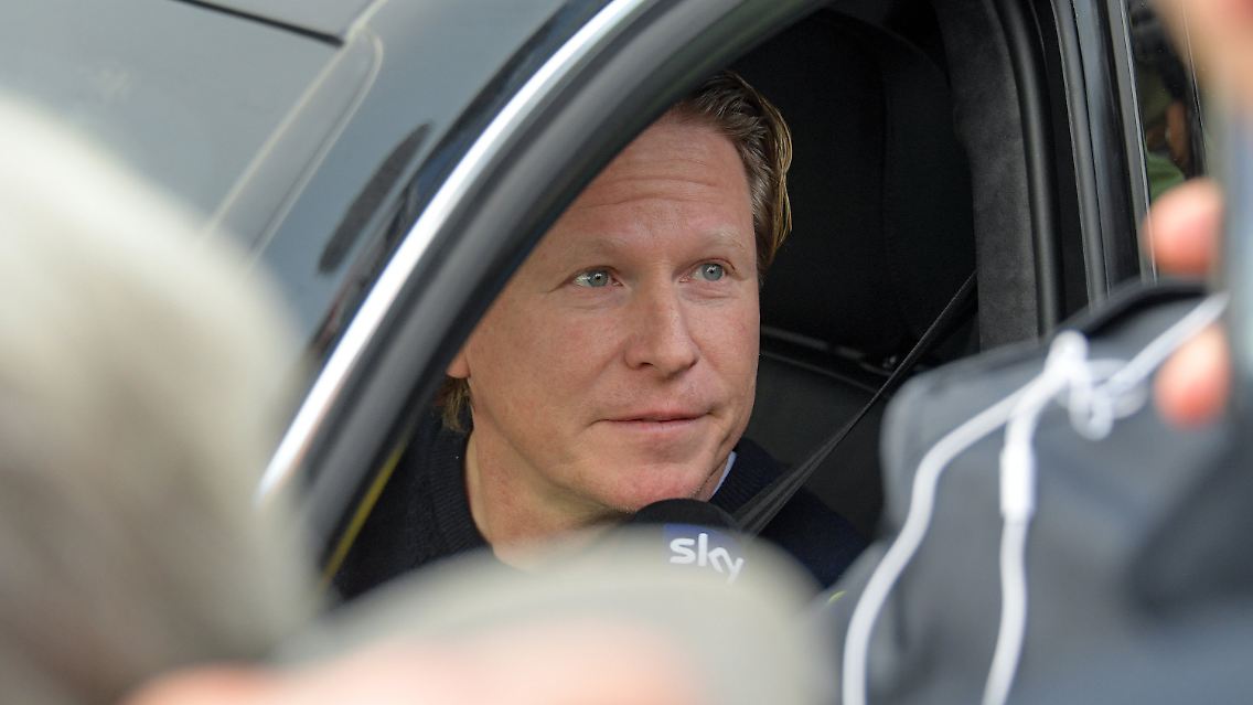 ... in Hamburg fährt Trainer Markus Gisdol endgültig vom Hof ...