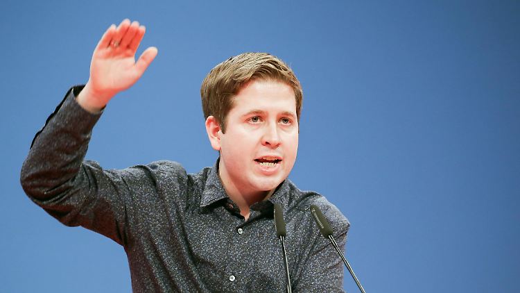 "Wenn wir in einer Kneipe wären, dann könnten wir sagen, die Union schreibt seit Jahren bei uns an. Die haben einen Zettel bei uns offen, der ist so lang", sagt Kühnert.