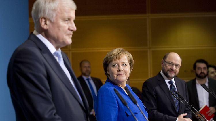 Kanzlerin Merkel bleibt moderat, während Horst Seehofer Nachbesserungen eine klare Absage erteilt.