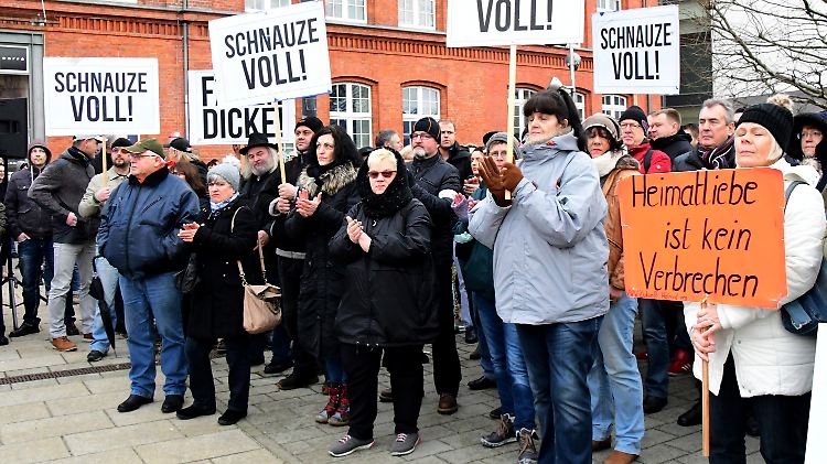 Fremdenhass unter dem Deckmantel der Heimatliebe: Teilnehmer der Kundgebung des Vereins "Zukunft Heimat" am am 20. Januar in Cottbus.