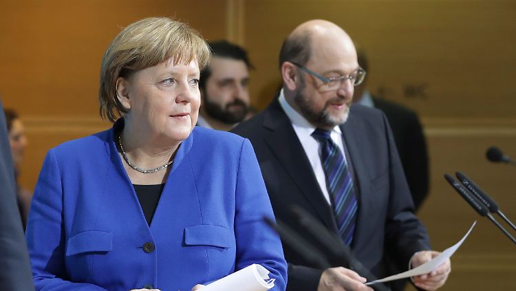 An der einen wird gemäkelt, der andere steht unter Beschuss: Merkel und Schulz.