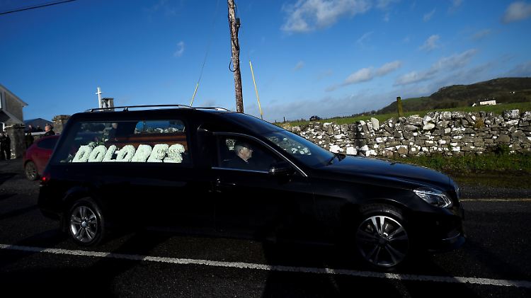 "Dolores" ist auf dem Wagen zu lesen, der O'Riordans Leichnam zur Beisetzung brachte.