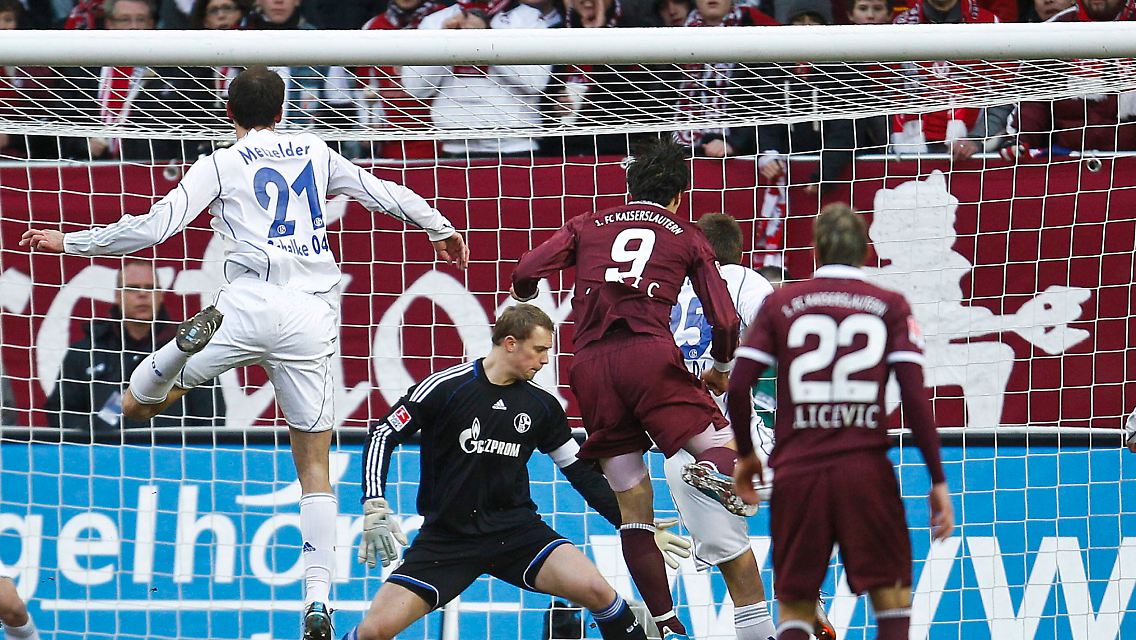 Der FC Schalke kassierte auf dem Betzenberg gleich fünf Gegentore - und schoss selber keinen Treffer.